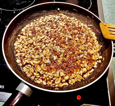 Gebrannte Nüsse karamellisieren-