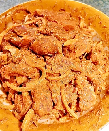 1. Schritt: Fleisch marinieren und anbraten-