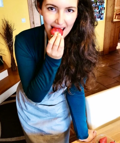 3. Schritt: Erdbeeren schneiden und anrichten-