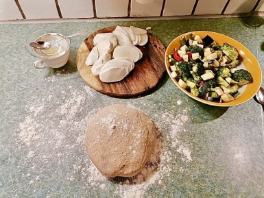 1. Schritt: Pizzateig zubereiten-