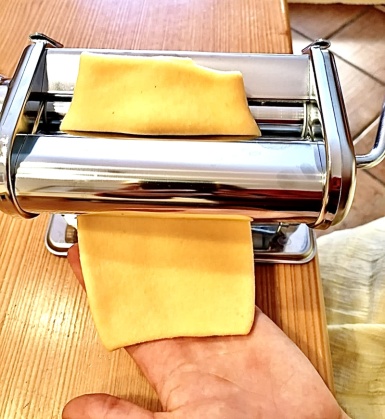 3. Schritt: Nudelteig ausrollen-