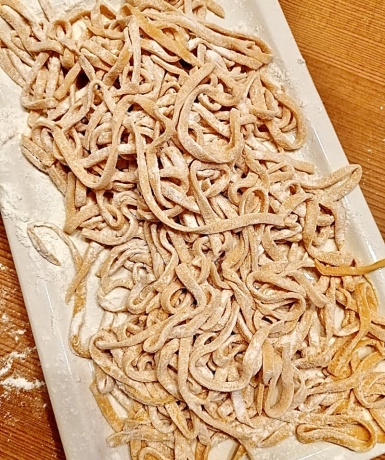 4. Schritt: Nudeln schneiden und kochen-