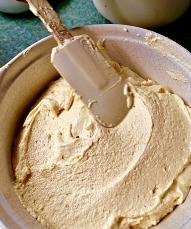 2. Schritt: Schnee unterheben und backen-