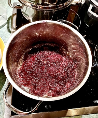 1. Schritt: Zwiebel karamellisieren-