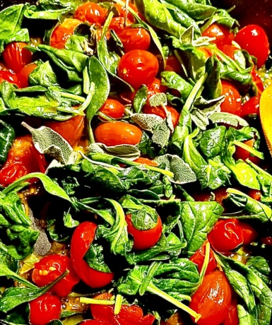 4. Schritt: Tomaten und Spinat anbraten-