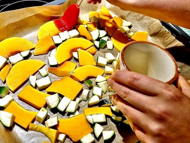 2. Schritt: K&uuml;rbis und Zucchini r&ouml;sten-